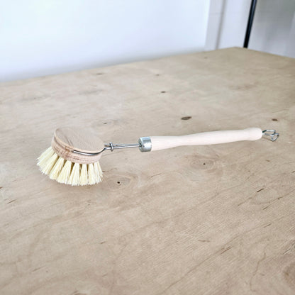 kleine Holzbürste mit Naturfaser