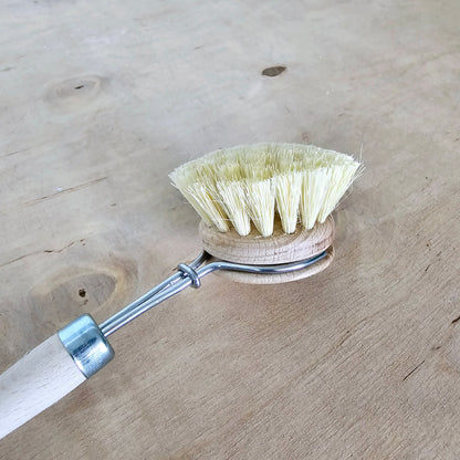 kleine Holzbürste mit Naturfaser